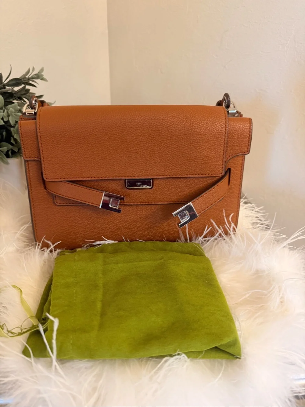 Tory Burch Lee Radziwill Pebbled Leather Shoulder Bag